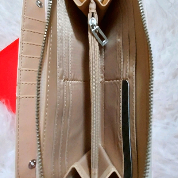 GUESS Wallet - Picture 3 of 3